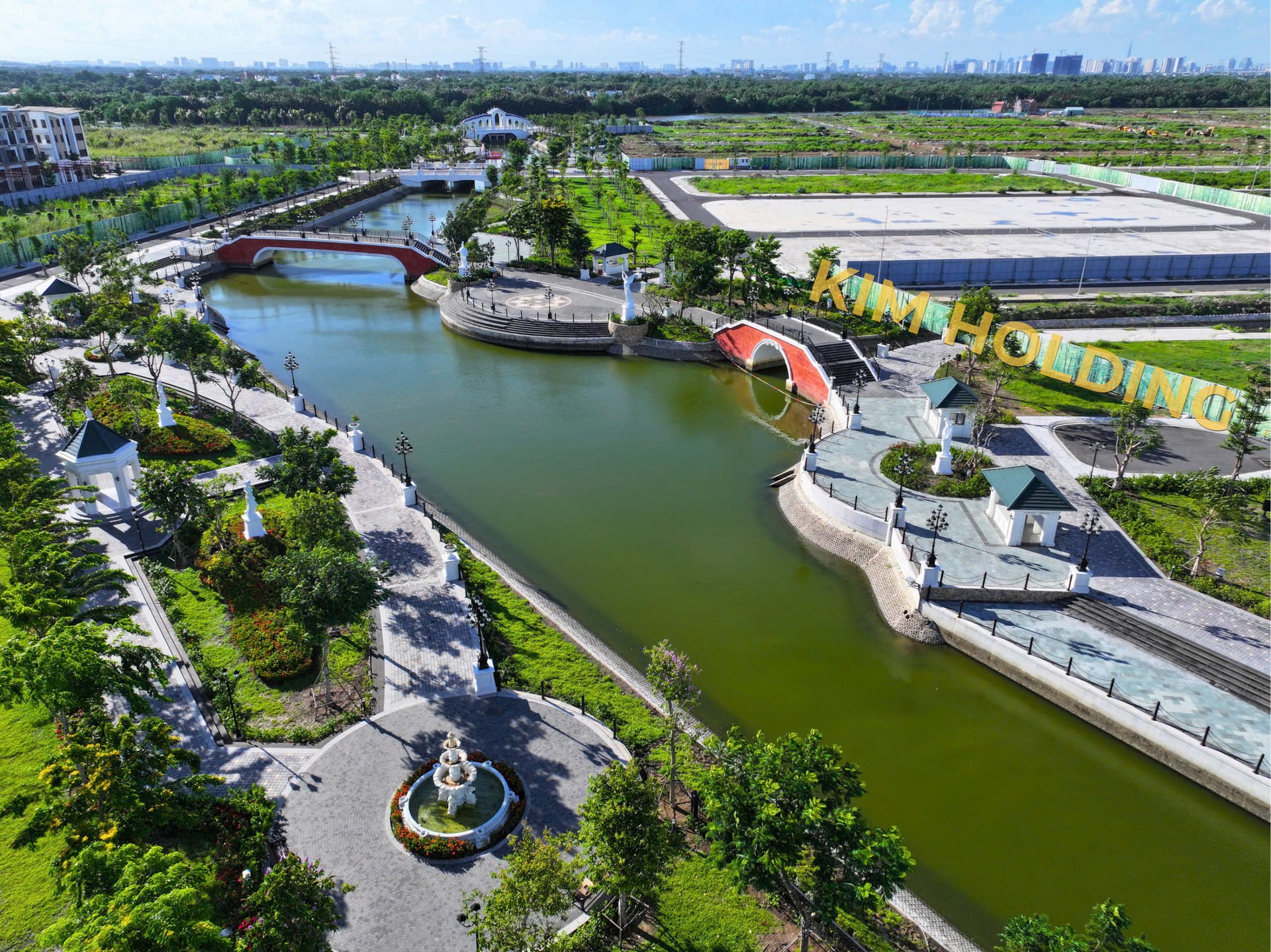 Một góc công viên kênh đào thuộc khu đô thị T&T City Millennia