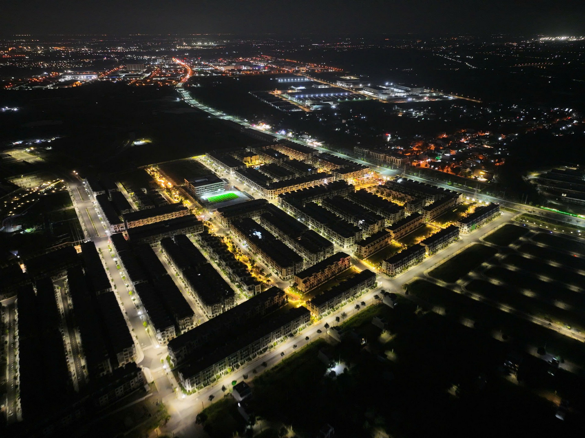 T&T City Millennia ảnh chụp ban đêm