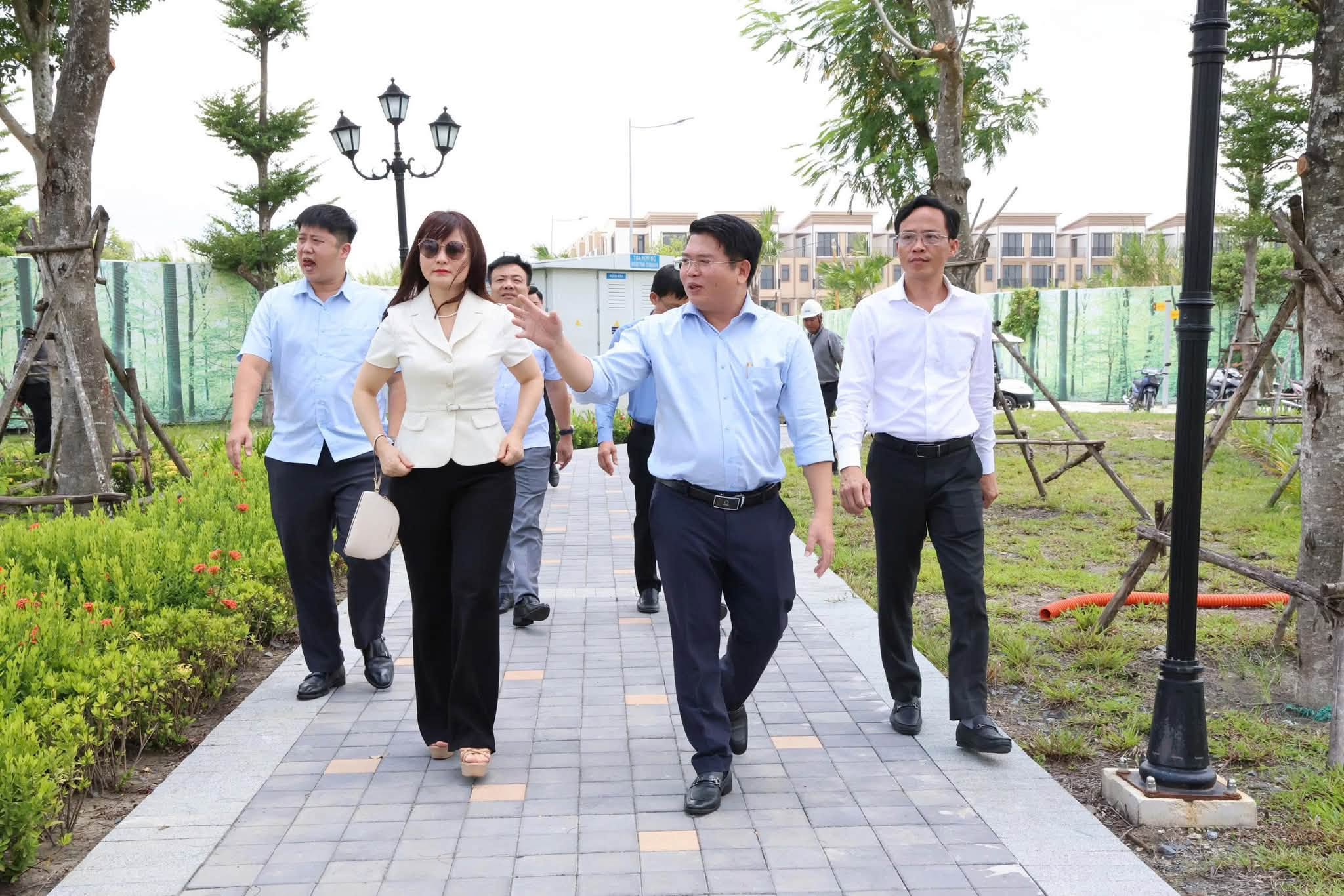 Đoàn công tác Bộ Nội vụ khảo sát thực tế hệ thống hạ tầng kỹ thuật và xã hội tại Cần Giuộc