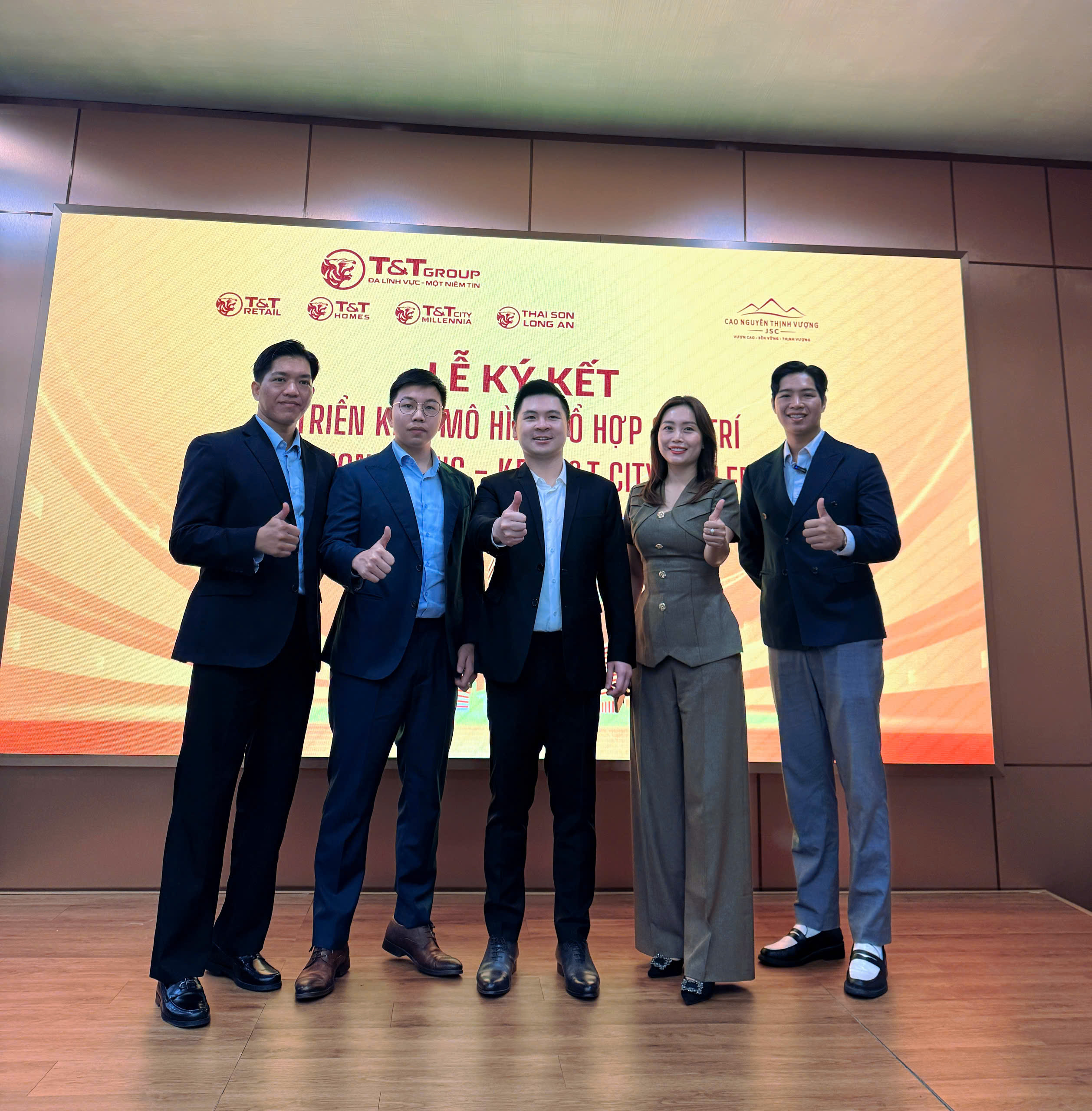 Liên hệ (Contact Us) 1 Ký Kết Kim Holding và T&T land